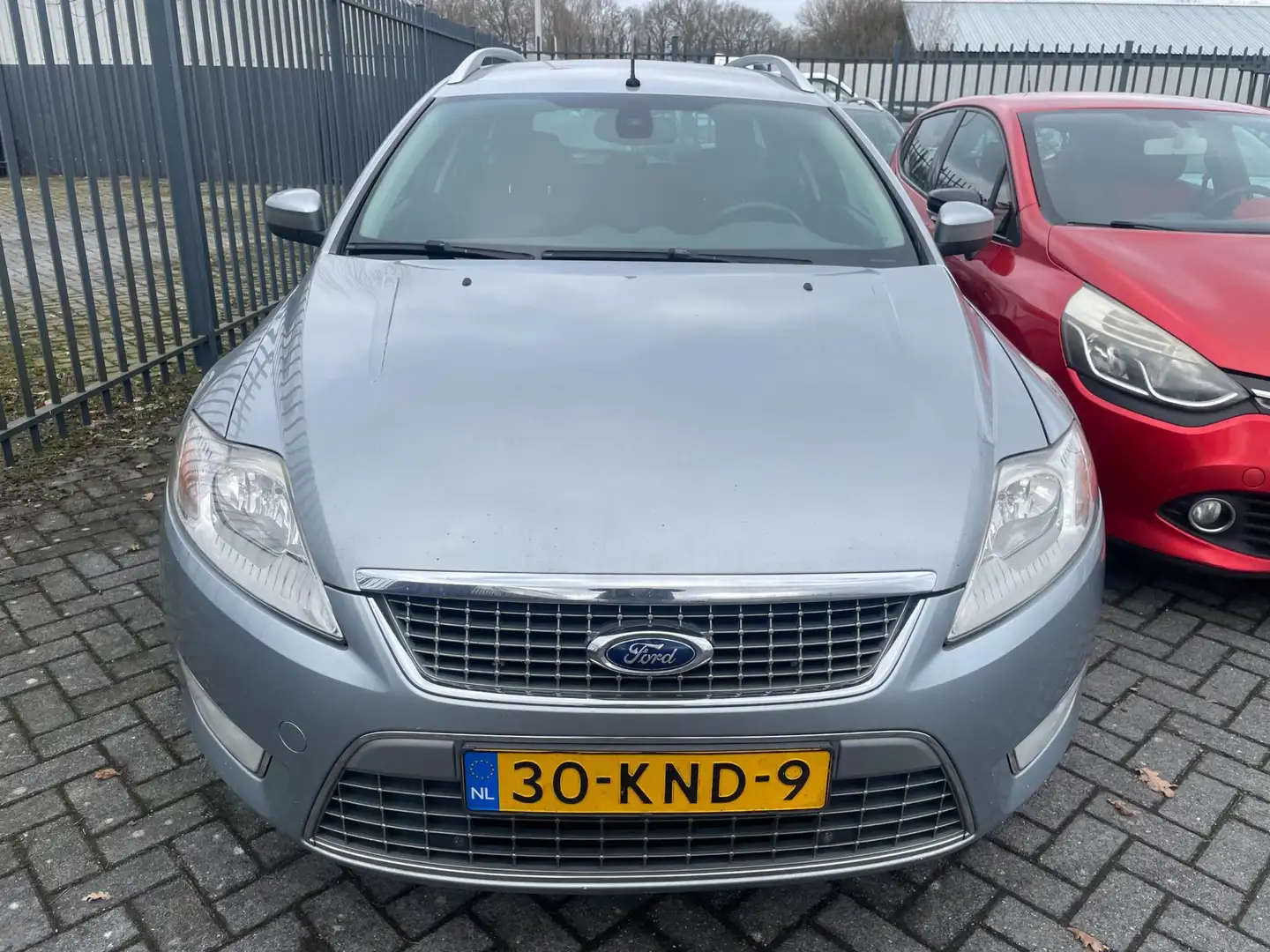 Ford Mondeo Wagon 2.0 TDCi Ghia MOTOR DEFECT Grau - 2