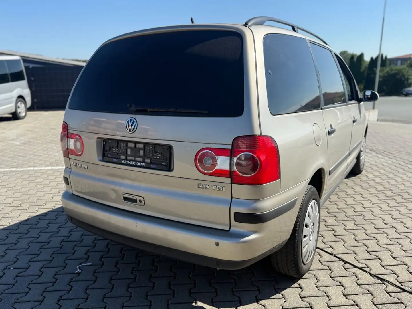 Volkswagen Sharan 2,0l TDI ** TüV bis 9/26 ** 7 Sitzer Beige - 2