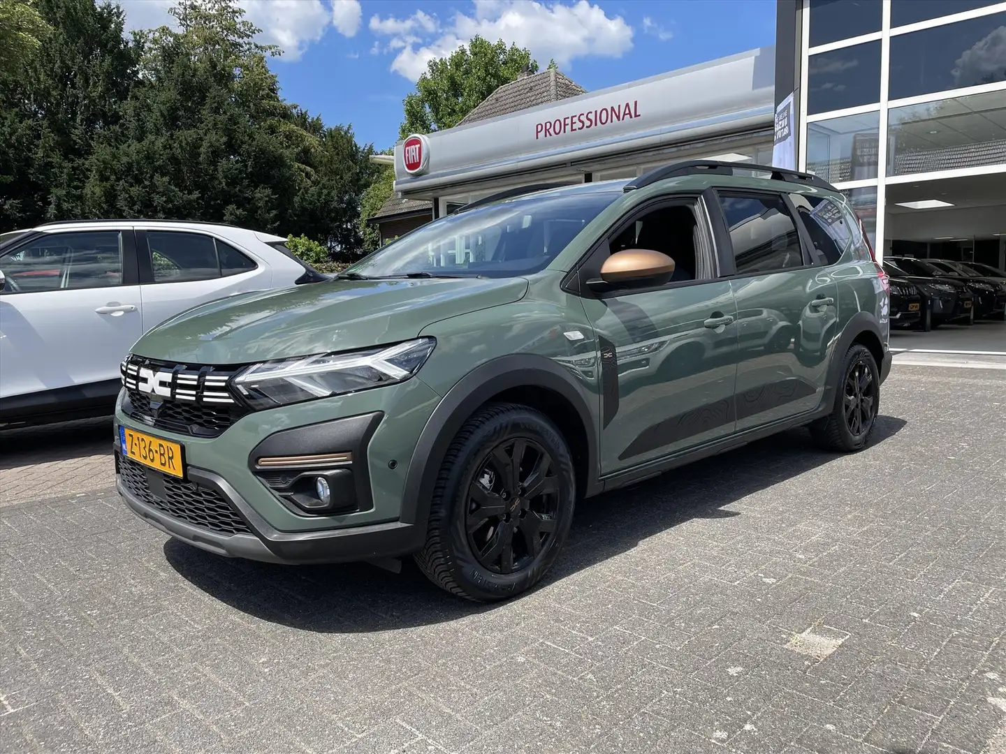 Dacia Jogger Hybrid 140pk Extreme Automaat | 7-zits | Trekhaak Groen - 2