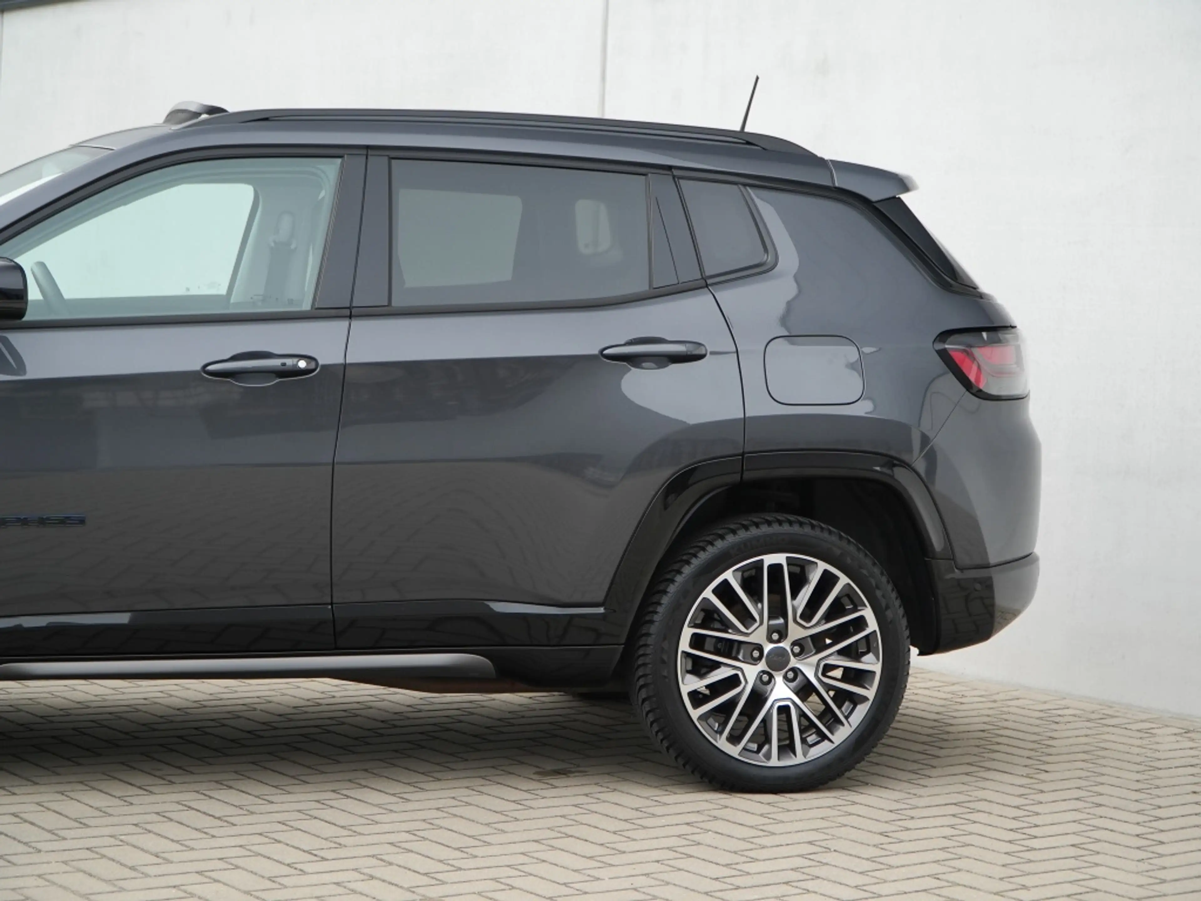 Jeep Compass 4xe 240 PK Hybride Summit | Pano | Premium | LED | — photo 8
