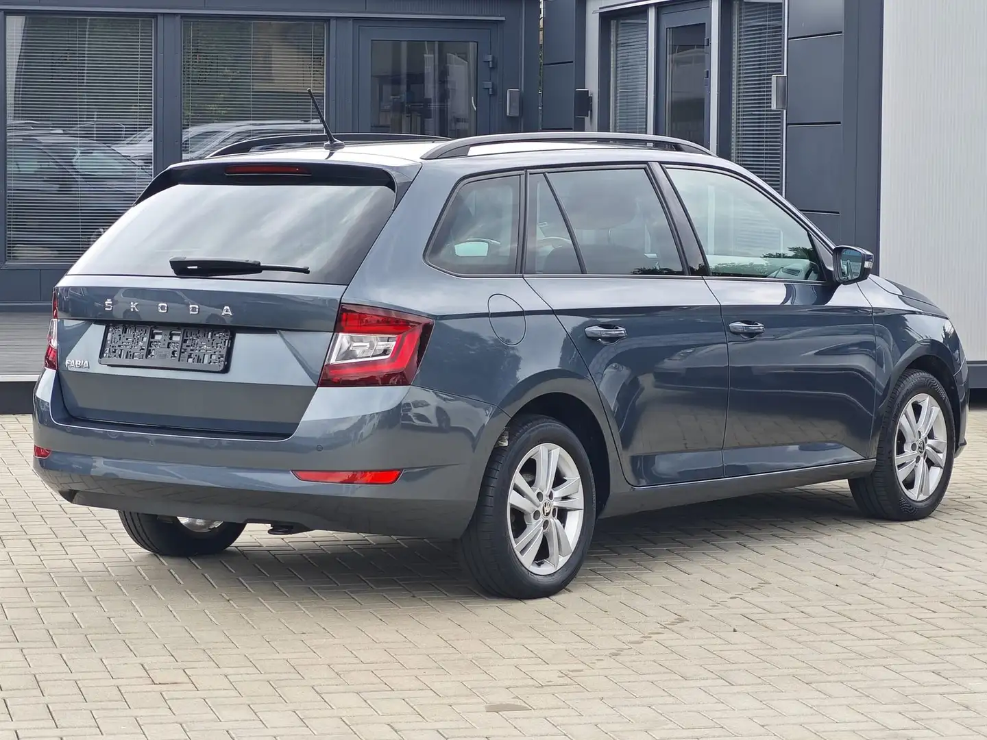 Skoda Fabia Ambition DSG|Navi|Temp.|PDC|Front Assist| Grau - 2