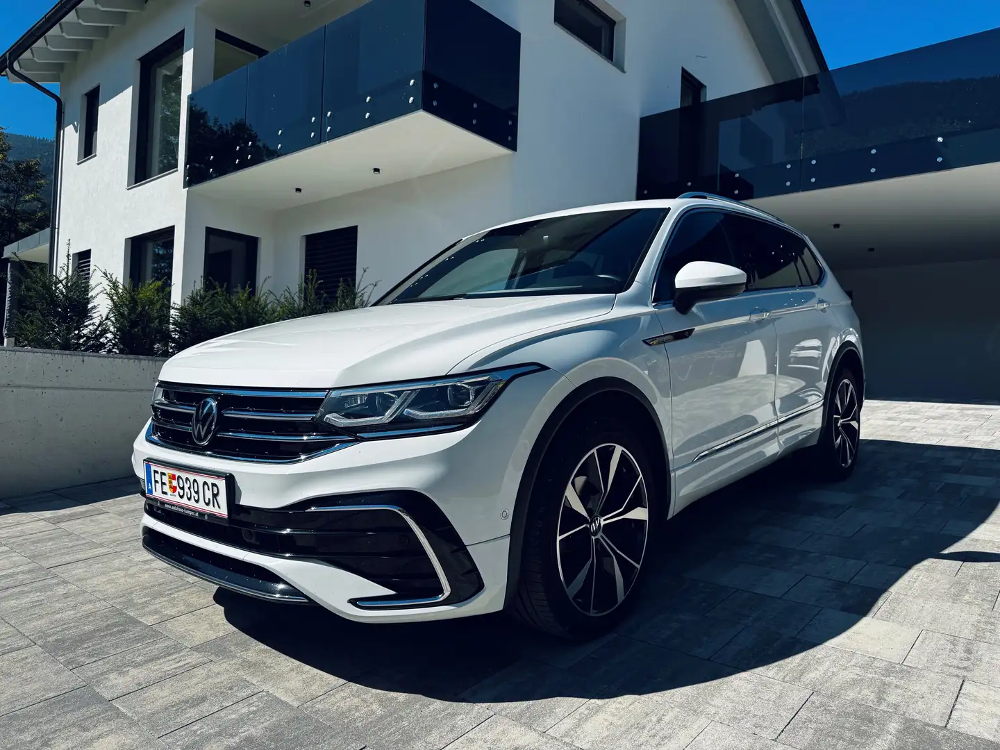 Volkswagen Tiguan Allspace Tiguan 2,0 TDI SCR DSG Allspace R-Line R-Line Weiß - 2