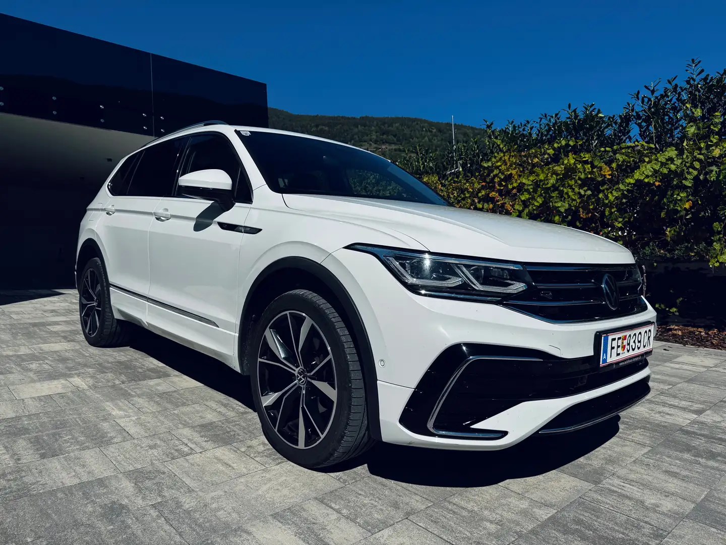 Volkswagen Tiguan Allspace Tiguan 2,0 TDI SCR DSG Allspace R-Line R-Line Weiß - 1