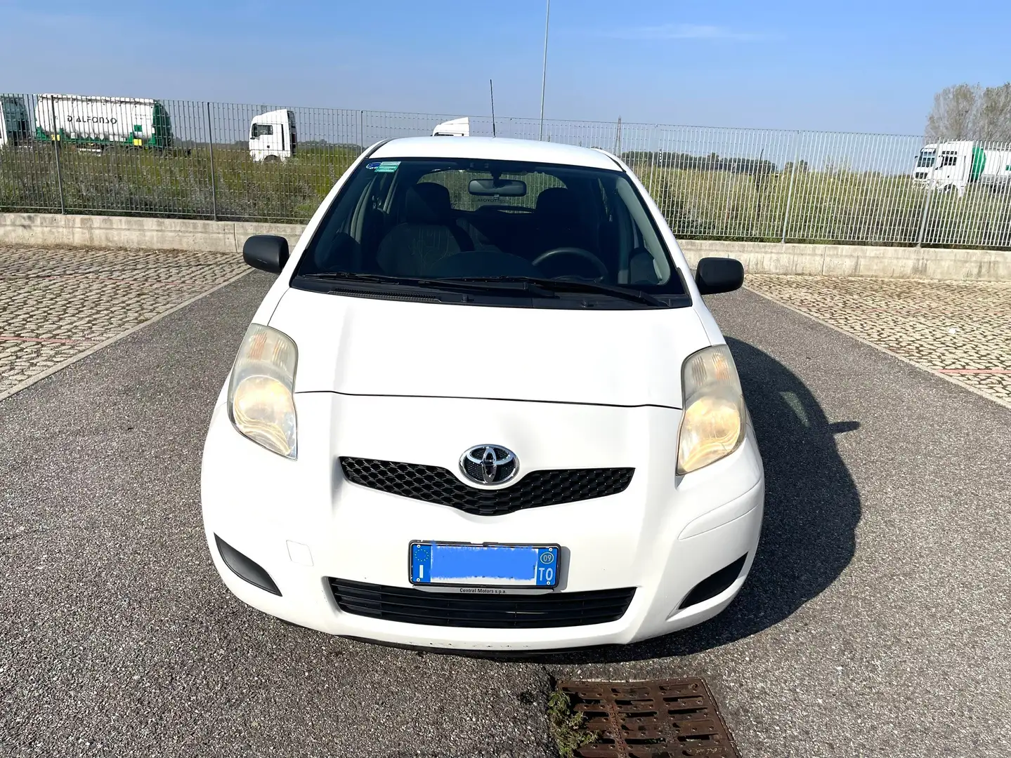 Toyota Yaris 5p 1.0 Luxury Pack Blanc - 2