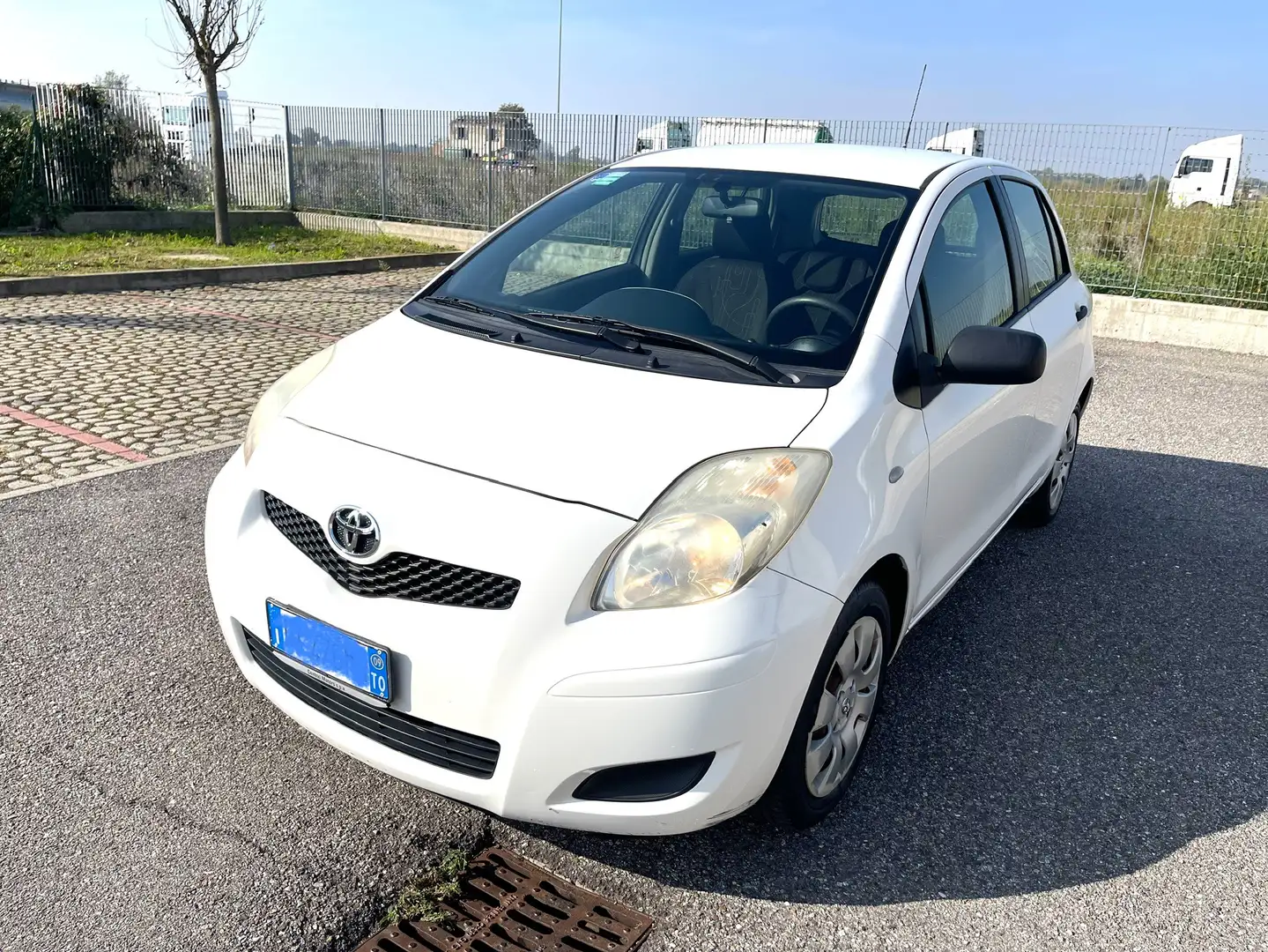 Toyota Yaris 5p 1.0 Luxury Pack Blanc - 1