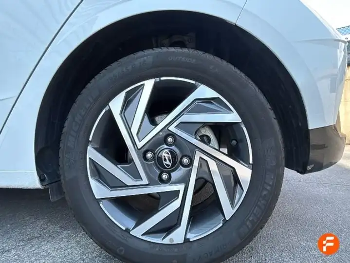 Hyundai i20 5P TGDI 1.0 KLASS 2025, foto 33