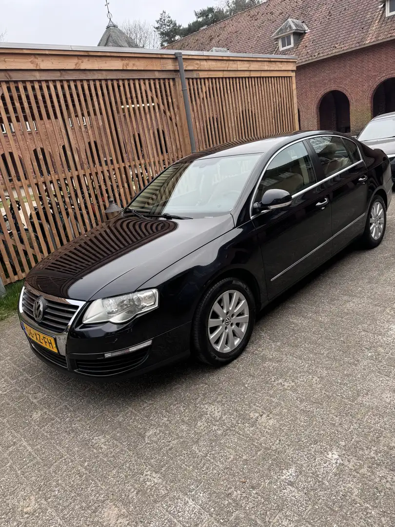 Volkswagen Passat 2.0 FSI Automatik Individual Chrom - 1