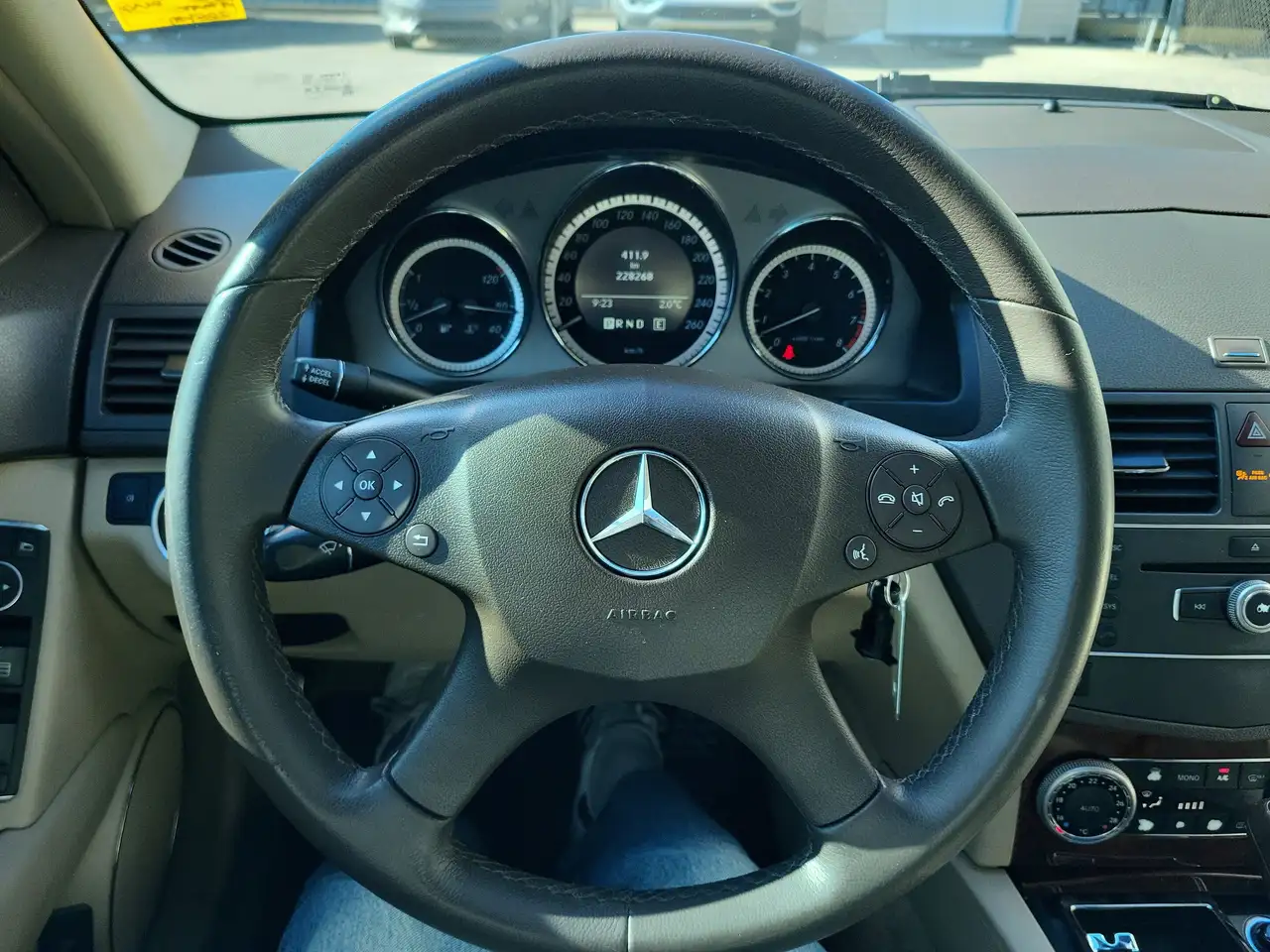 Mercedes-Benz C-Class снимка Mercedes-Benz C-Class
