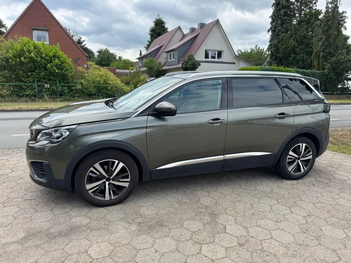 Peugeot 5008 Allure 1.2 Automatik*7-Sitzer*Guter Zustand Grau - 1