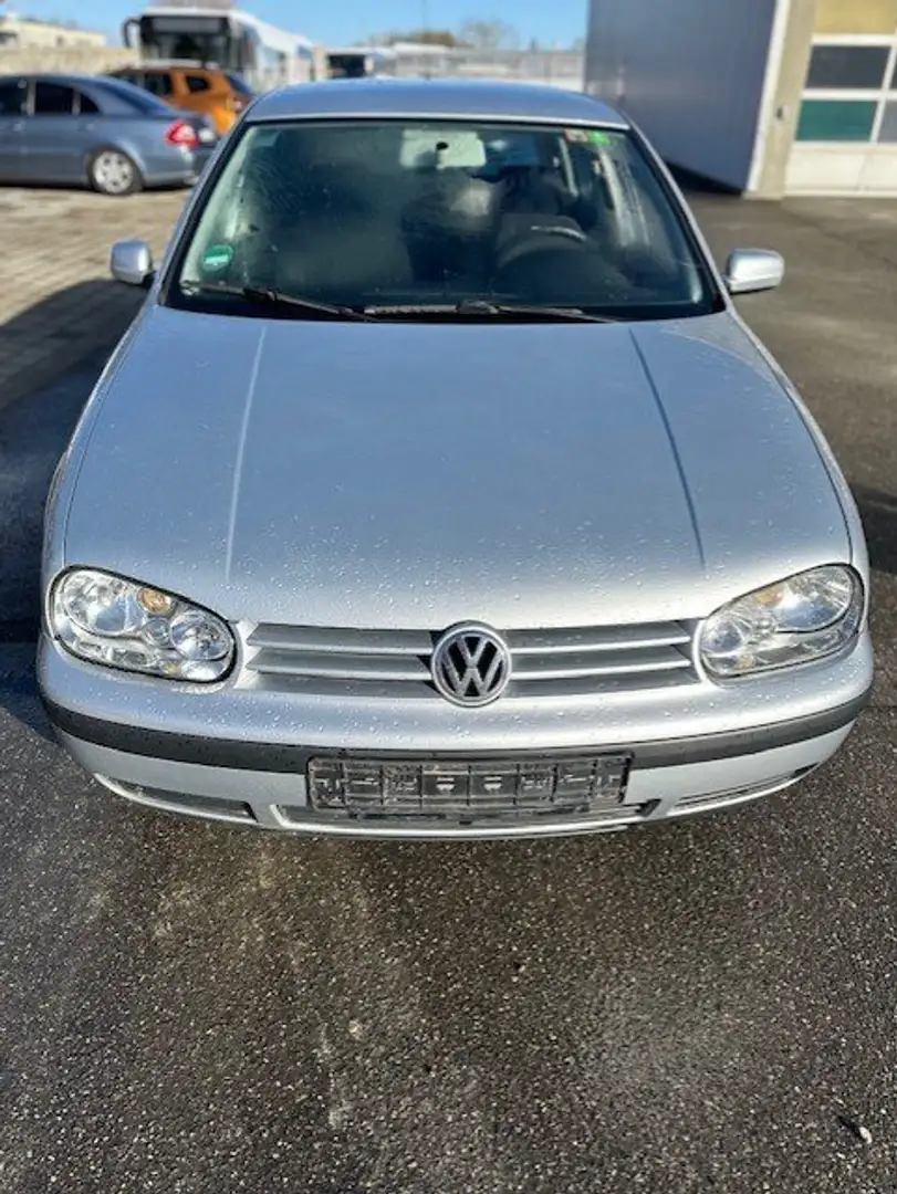 Volkswagen Golf 2.0 4Motion srebrna - 1