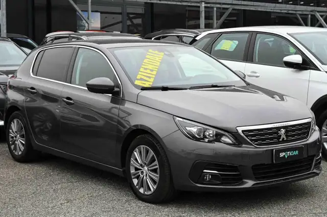 Peugeot 308 view 3
