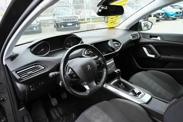 Peugeot 308 view 10