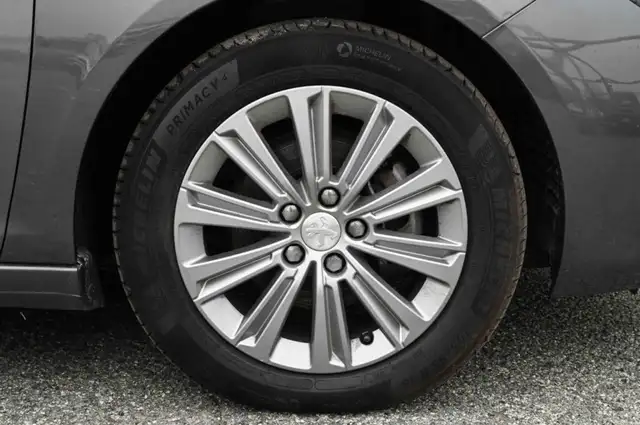 Peugeot 308 view 8