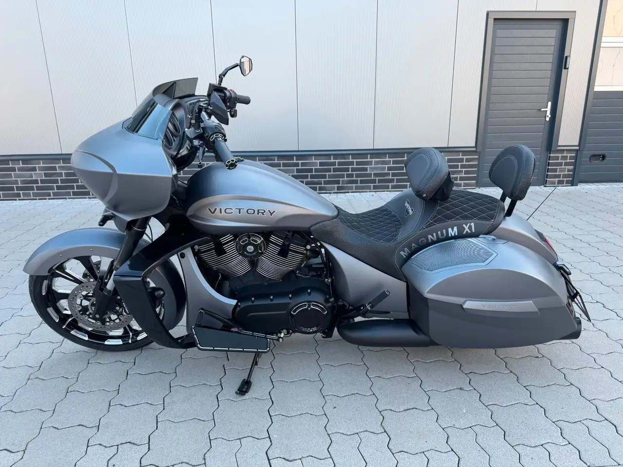 Victory Magnum