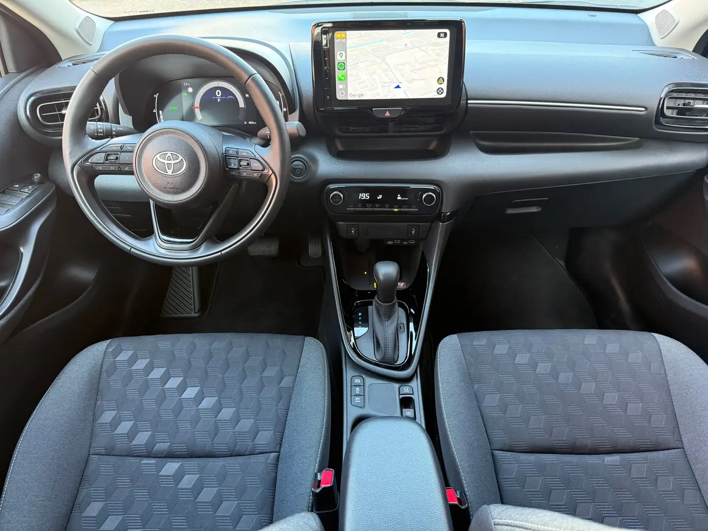 Toyota Yaris 1.5 Hybrid 115 First Edition CAMERA | CARPLAY | KE Zwart - 2