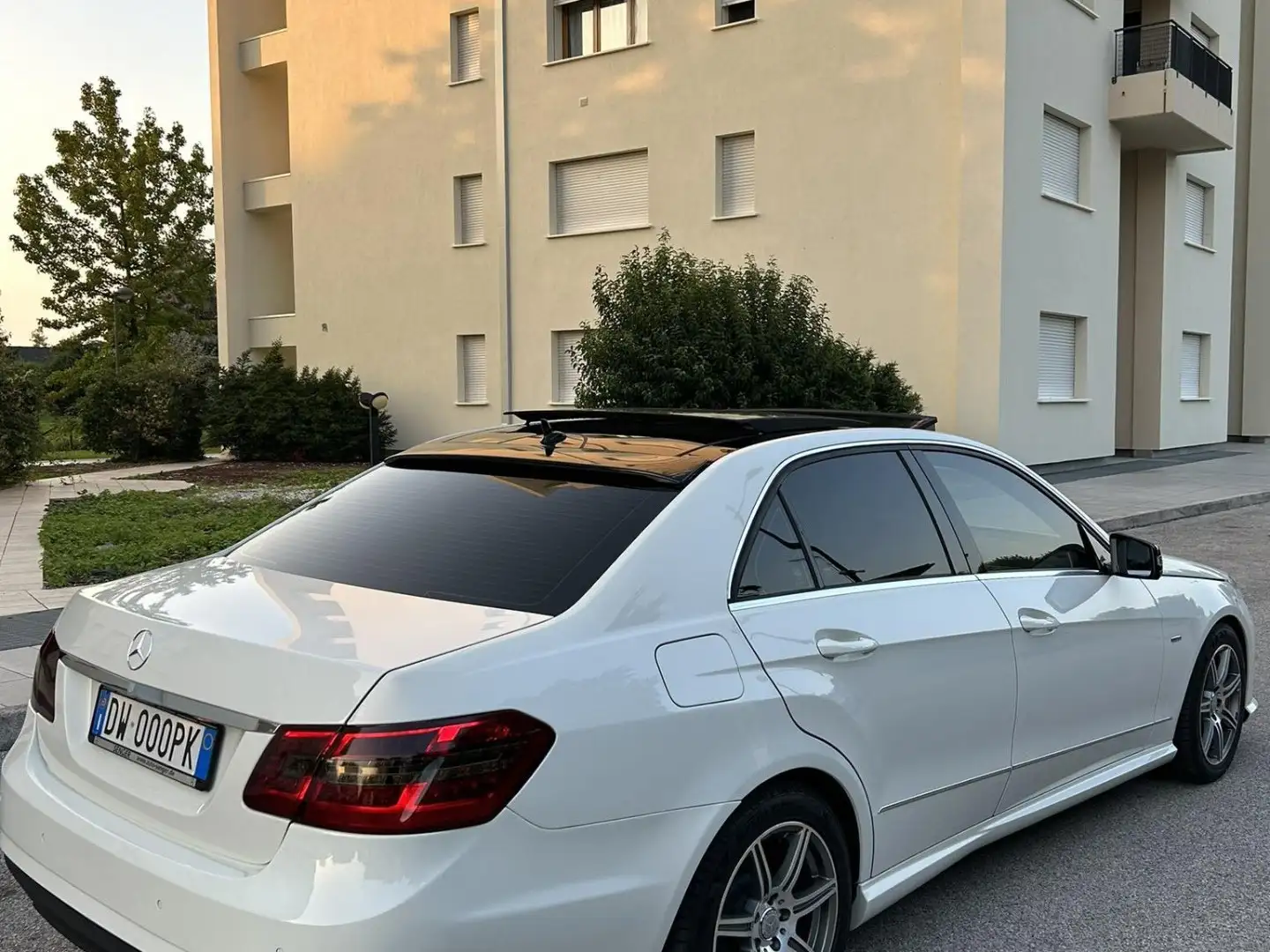 Mercedes-Benz E 250 CDI DPF BlueEFFICIENCY Automatik Avantgarde Білий - 1
