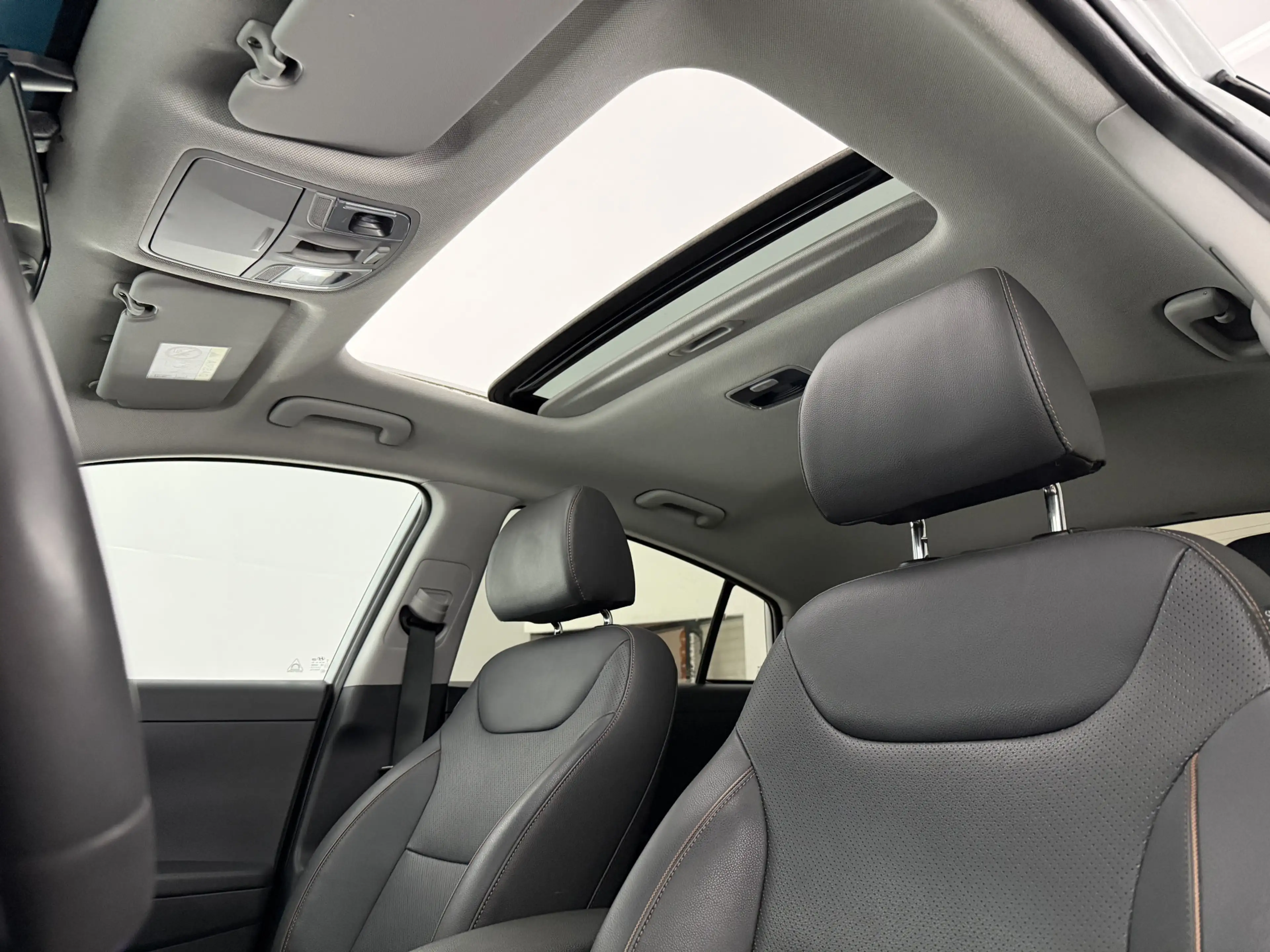 Hyundai IONIQ Premium EV | Snelladen | SOH 87% | Pano | Stoelven — photo 4
