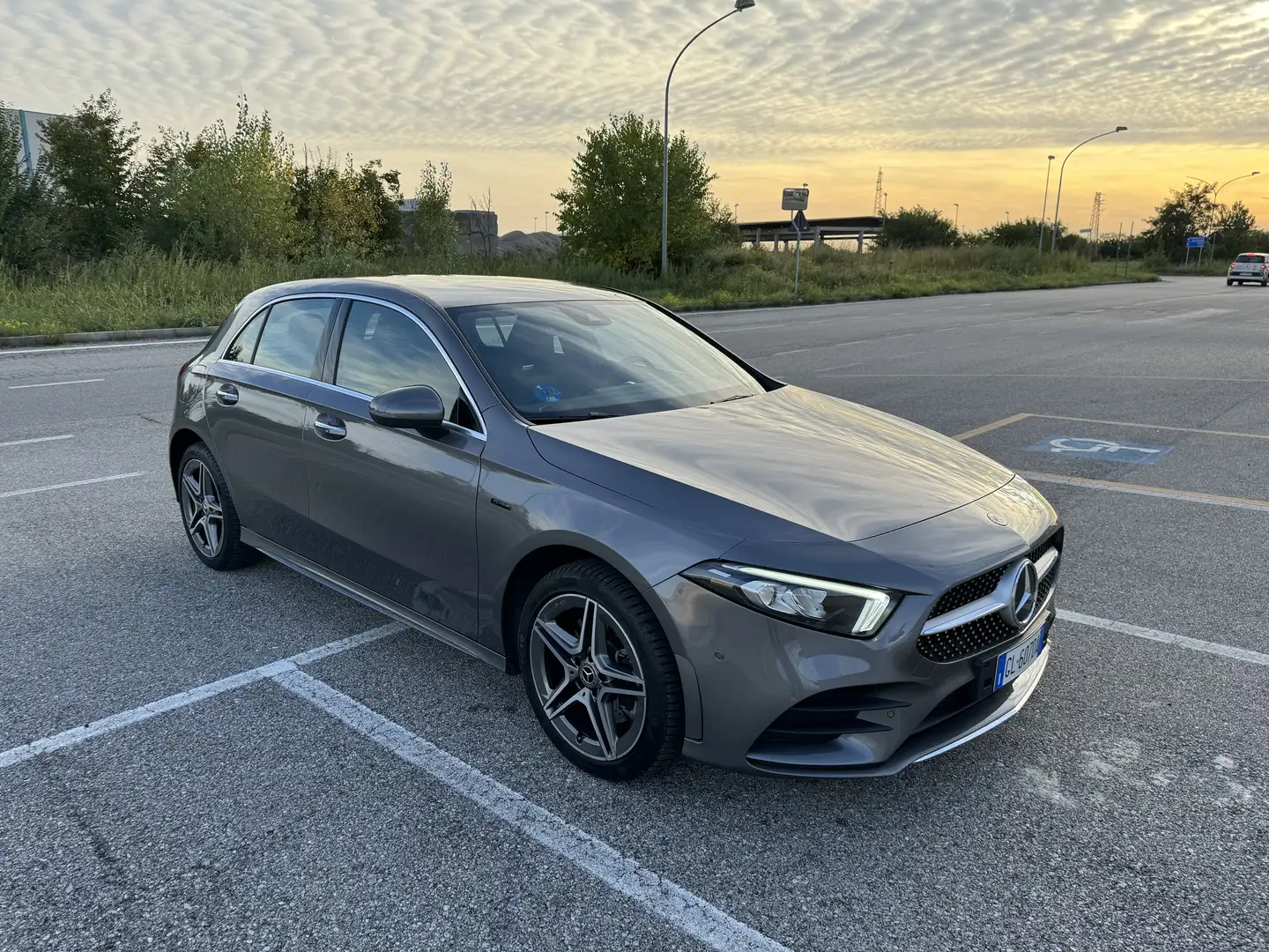 Mercedes-Benz A 250 250e Sedán 8G-DCT - 1