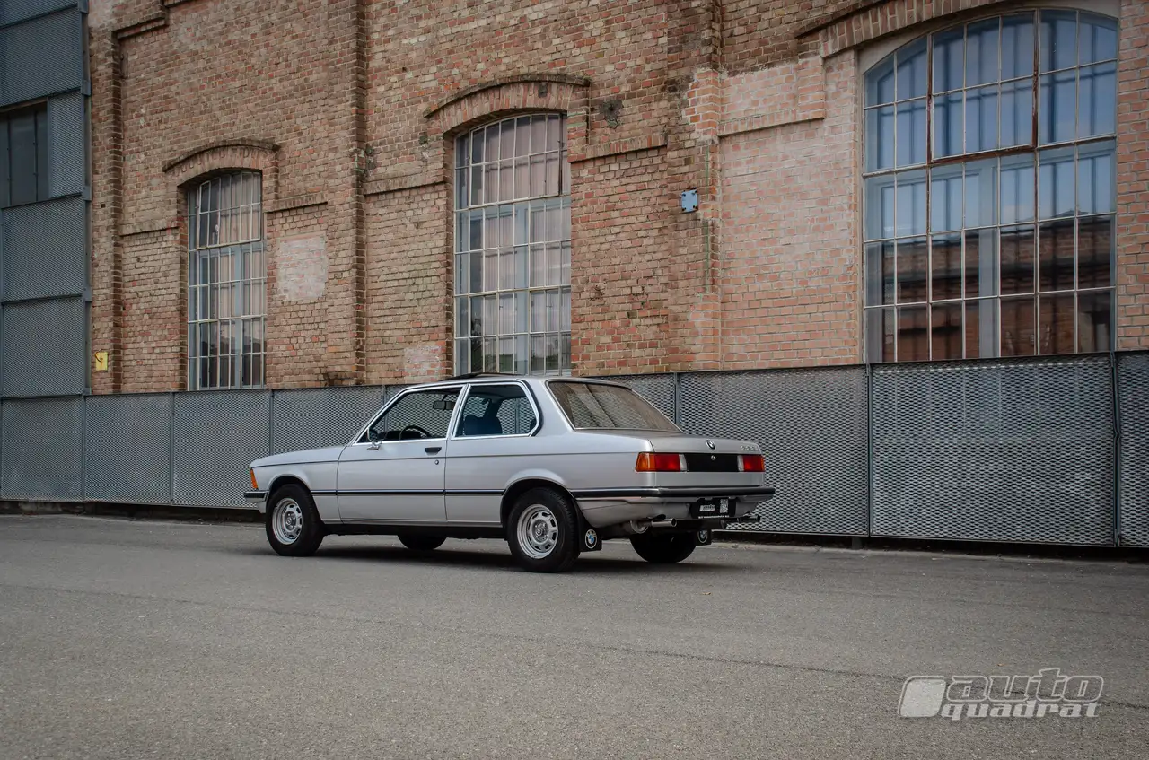 BMW 323 E21 323i - Historisches Fahrzeug, foto 3