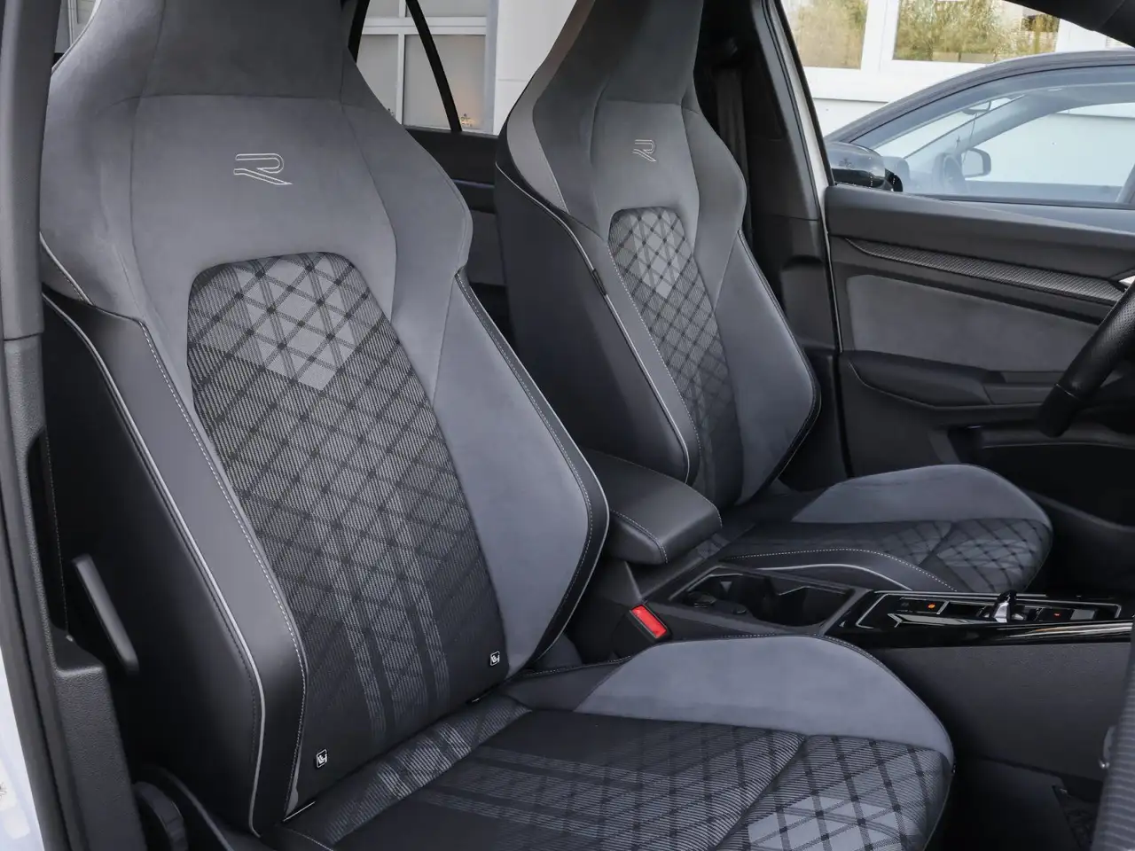 Volkswagen Golf VIII R-Line 1.5 eTSI DSG Navi Kamera AHK Si, миниатюра 7