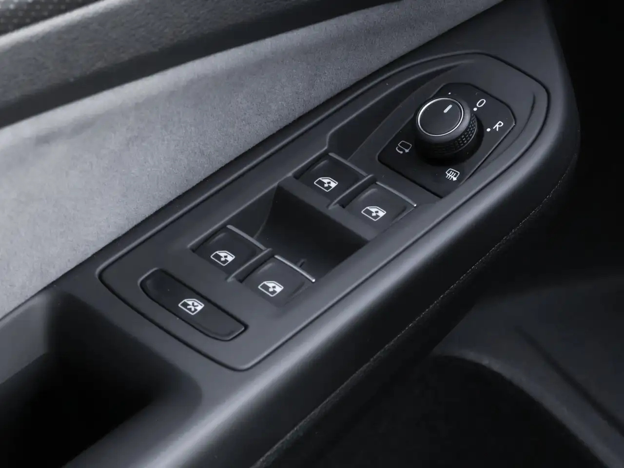 Volkswagen Golf VIII R-Line 1.5 eTSI DSG Navi Kamera AHK Si, миниатюра 12