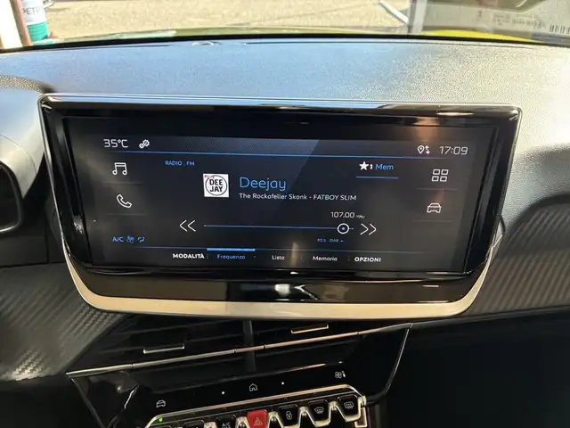 Peugeot 208 view 10