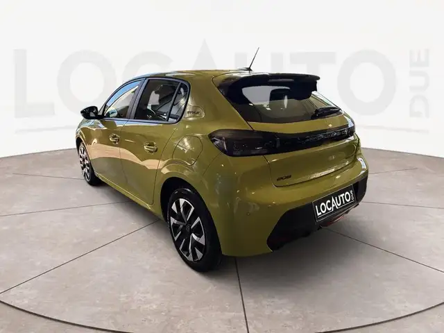Peugeot 208 view 5