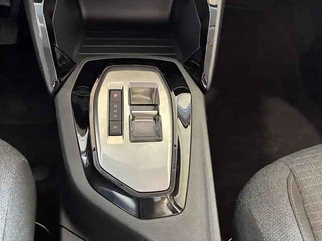 Peugeot 208 view 12