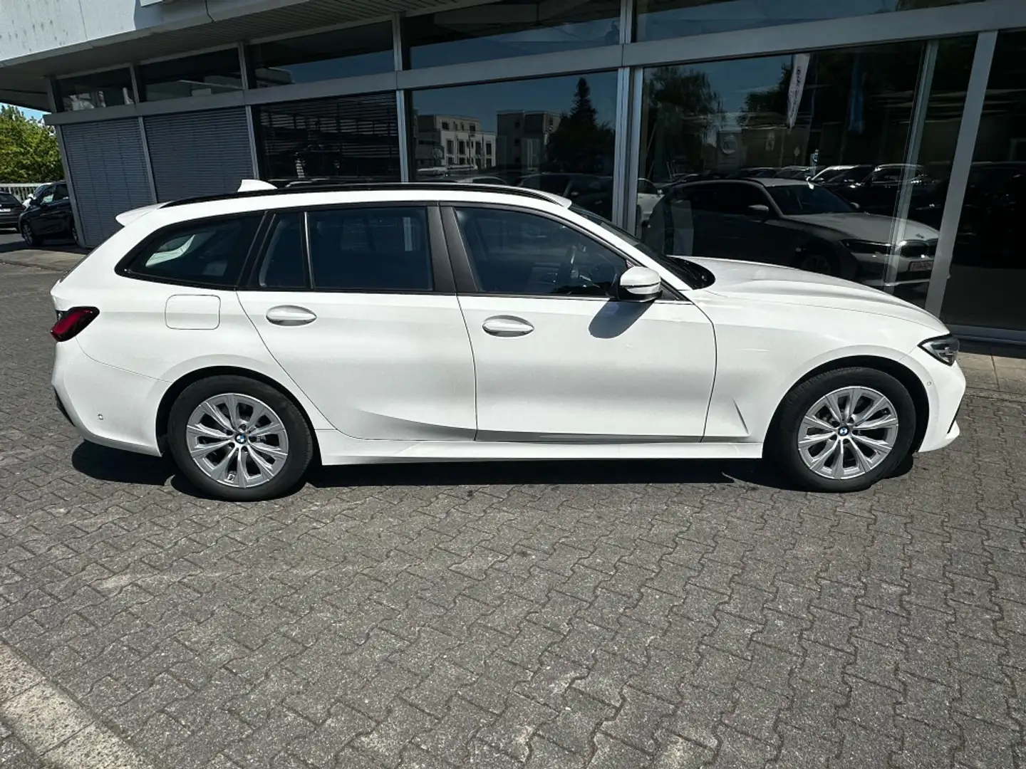 BMW 330 e To Aut Advan VIRTU+PROF+NAVI+SHZ+LED+KAM+M Weiß - 2