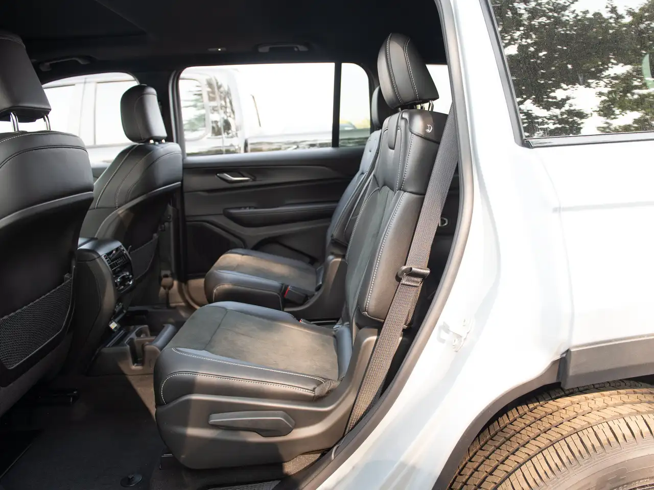 Jeep Grand Cherokee photo Jeep Grand Cherokee