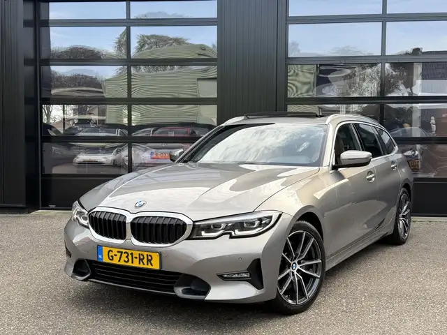 BMW 330 3-Serie Touring 330i Individual Edition Oxidgrau P