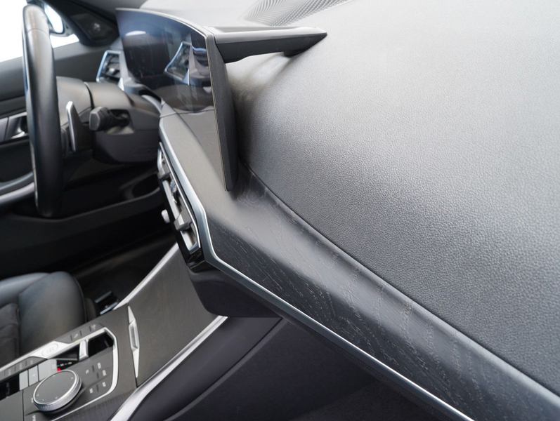BMW 320 d xDrive Touring M Sport — photo 9