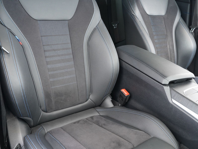 BMW 320 d xDrive Touring M Sport — photo 12