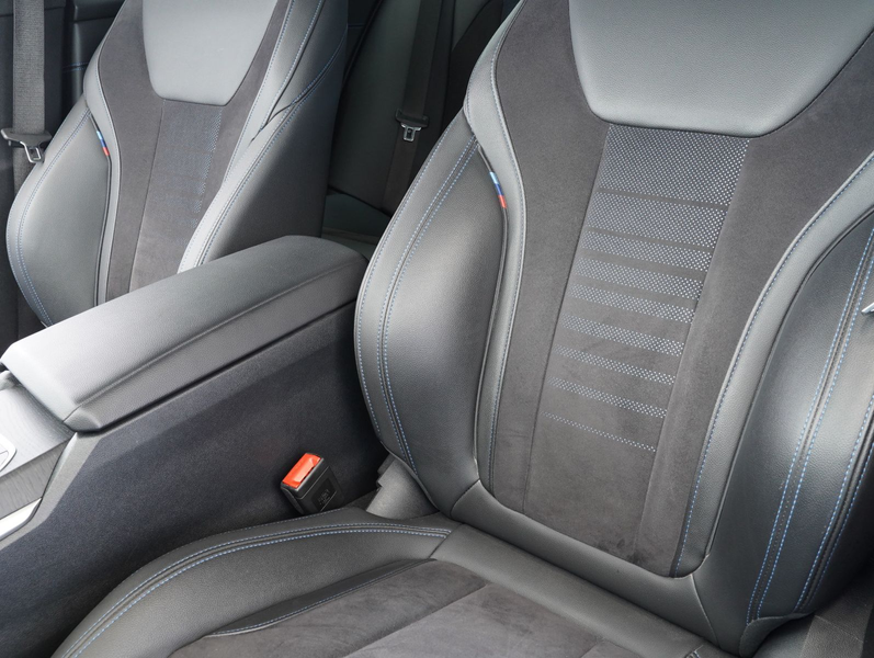 BMW 320 d xDrive Touring M Sport — photo 11