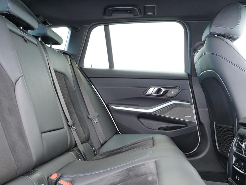 BMW 320 d xDrive Touring M Sport — photo 14