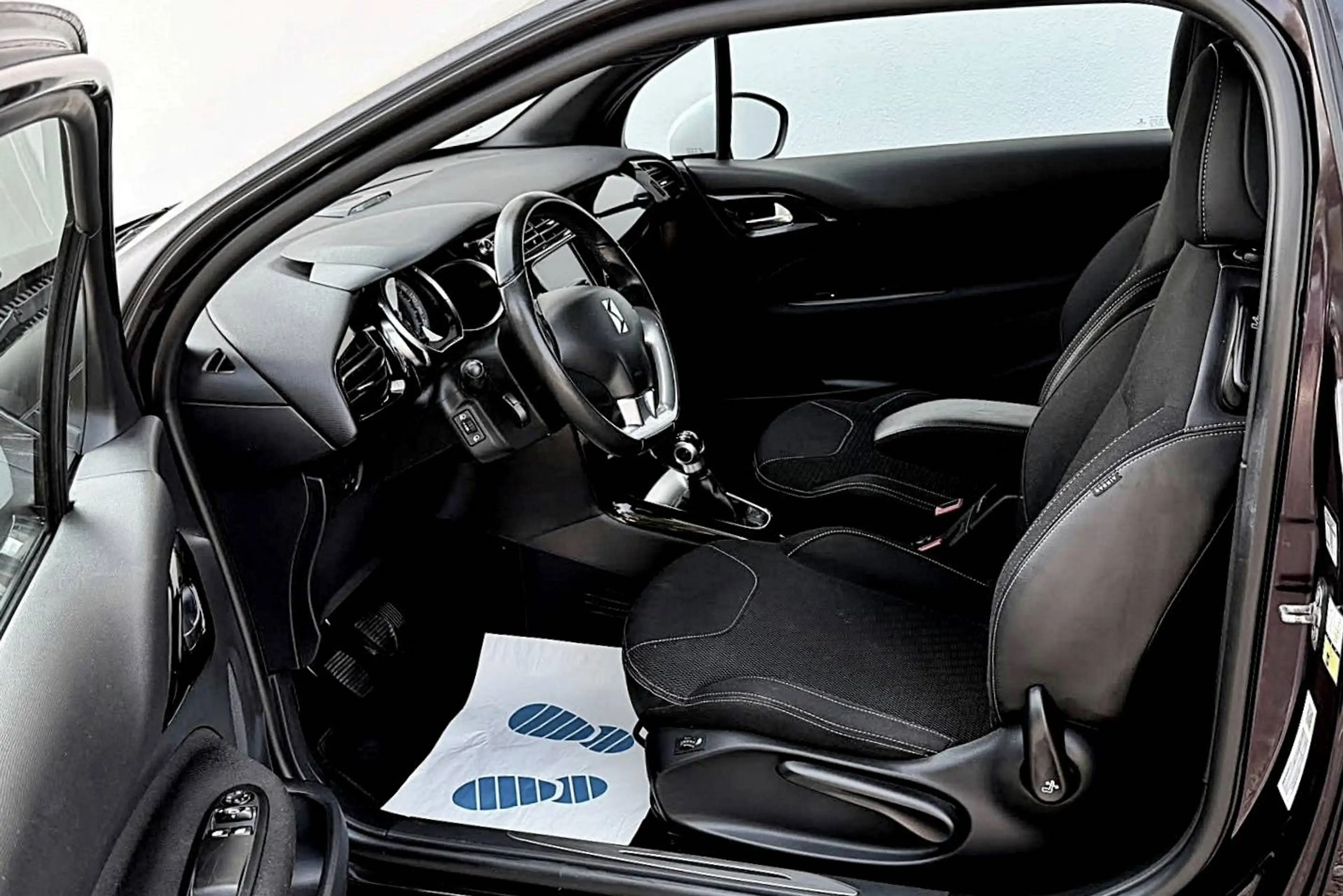 DS Automobiles DS 3 1.2 THP EURO6 SoChic -VIELE TOLLE EXTRAS + SEHR GEPFLEGTER ERSTBESITZ + ZAHNRIEMEN SCHON ERNEUERT — photo 8
