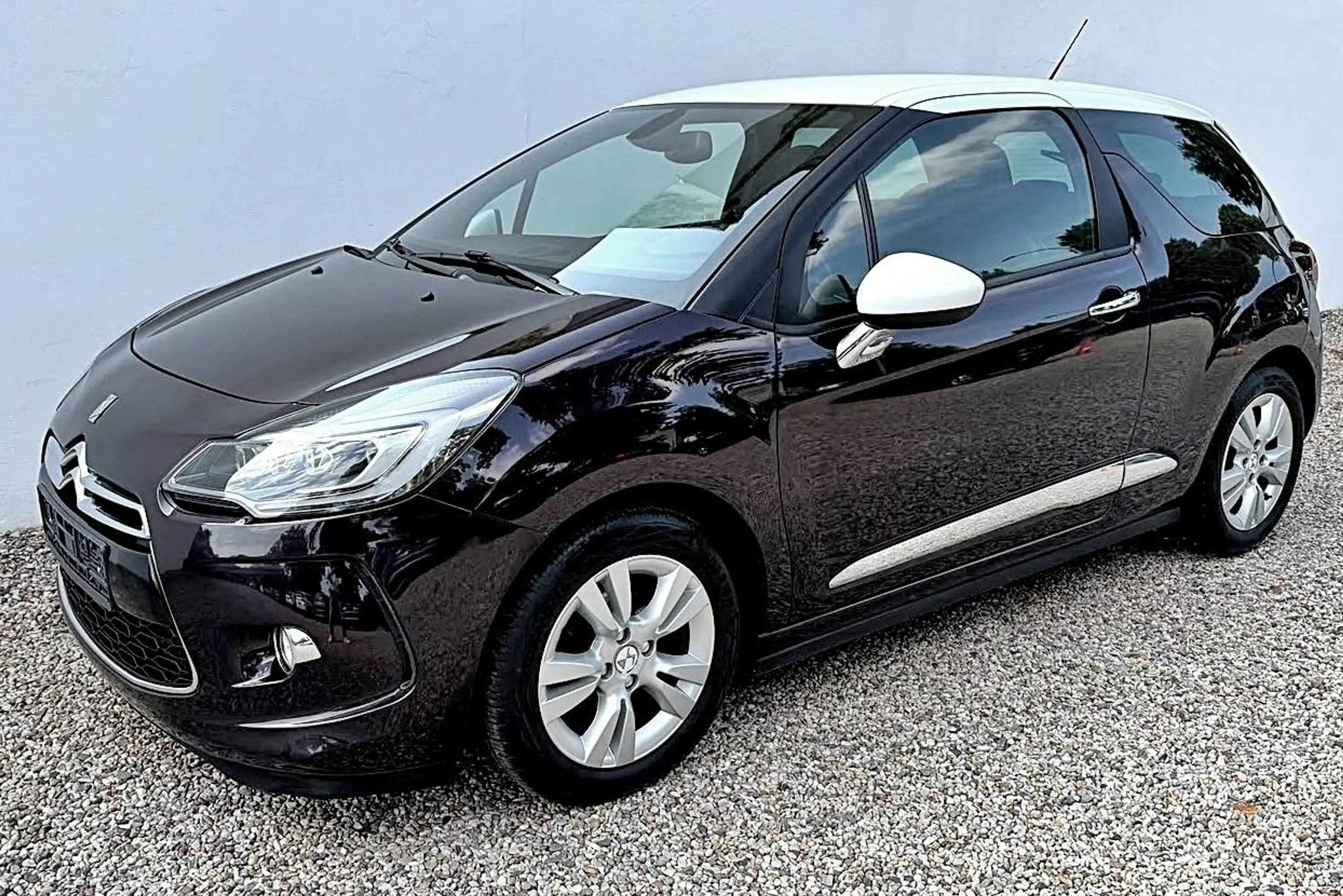 DS Automobiles DS 3 1.2 THP EURO6 SoChic -VIELE TOLLE EXTRAS + SEHR GEPFLEGTER ERSTBESITZ + ZAHNRIEMEN SCHON ERNEUERT — photo 2