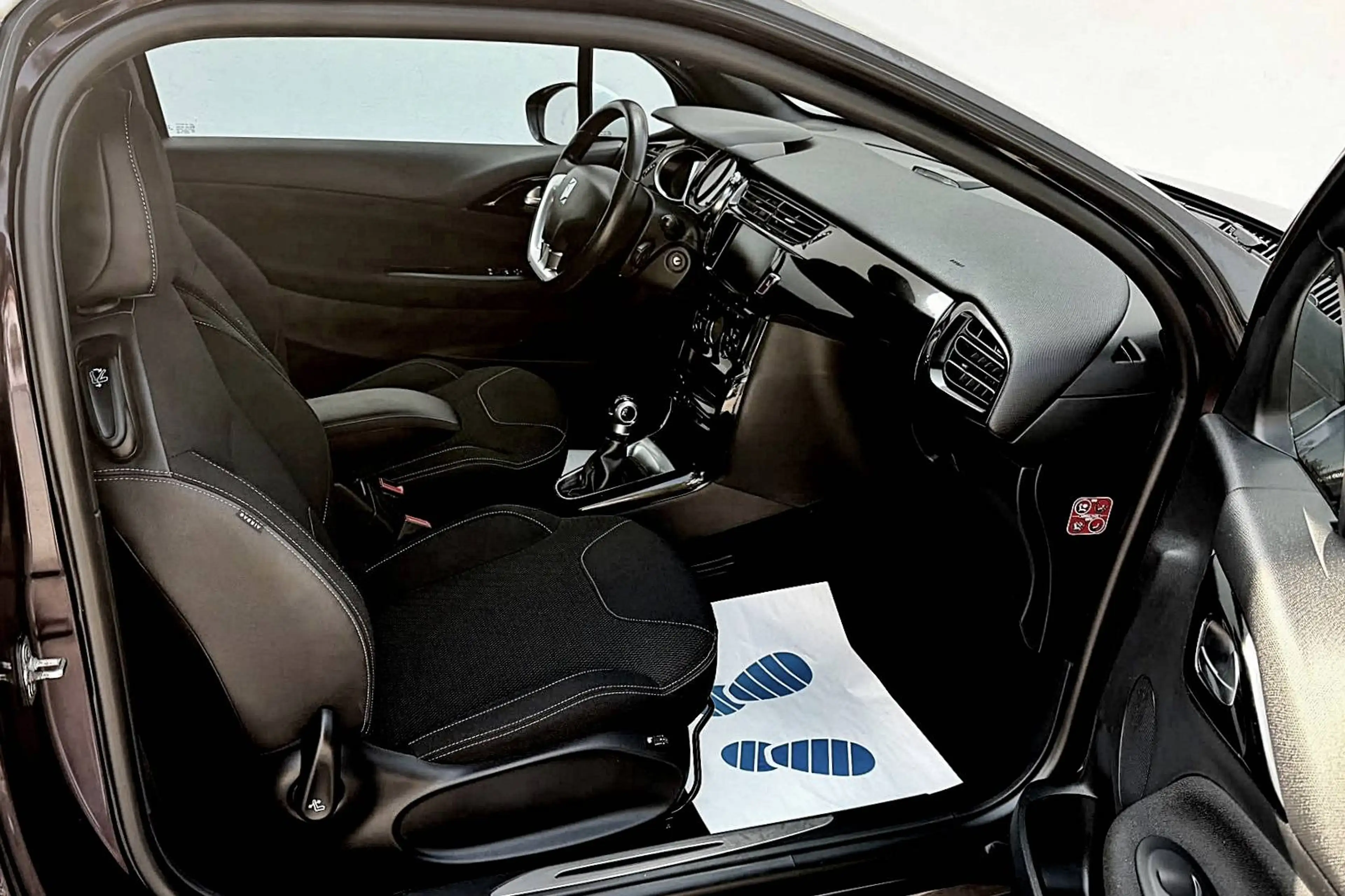 DS Automobiles DS 3 1.2 THP EURO6 SoChic -VIELE TOLLE EXTRAS + SEHR GEPFLEGTER ERSTBESITZ + ZAHNRIEMEN SCHON ERNEUERT — photo 10