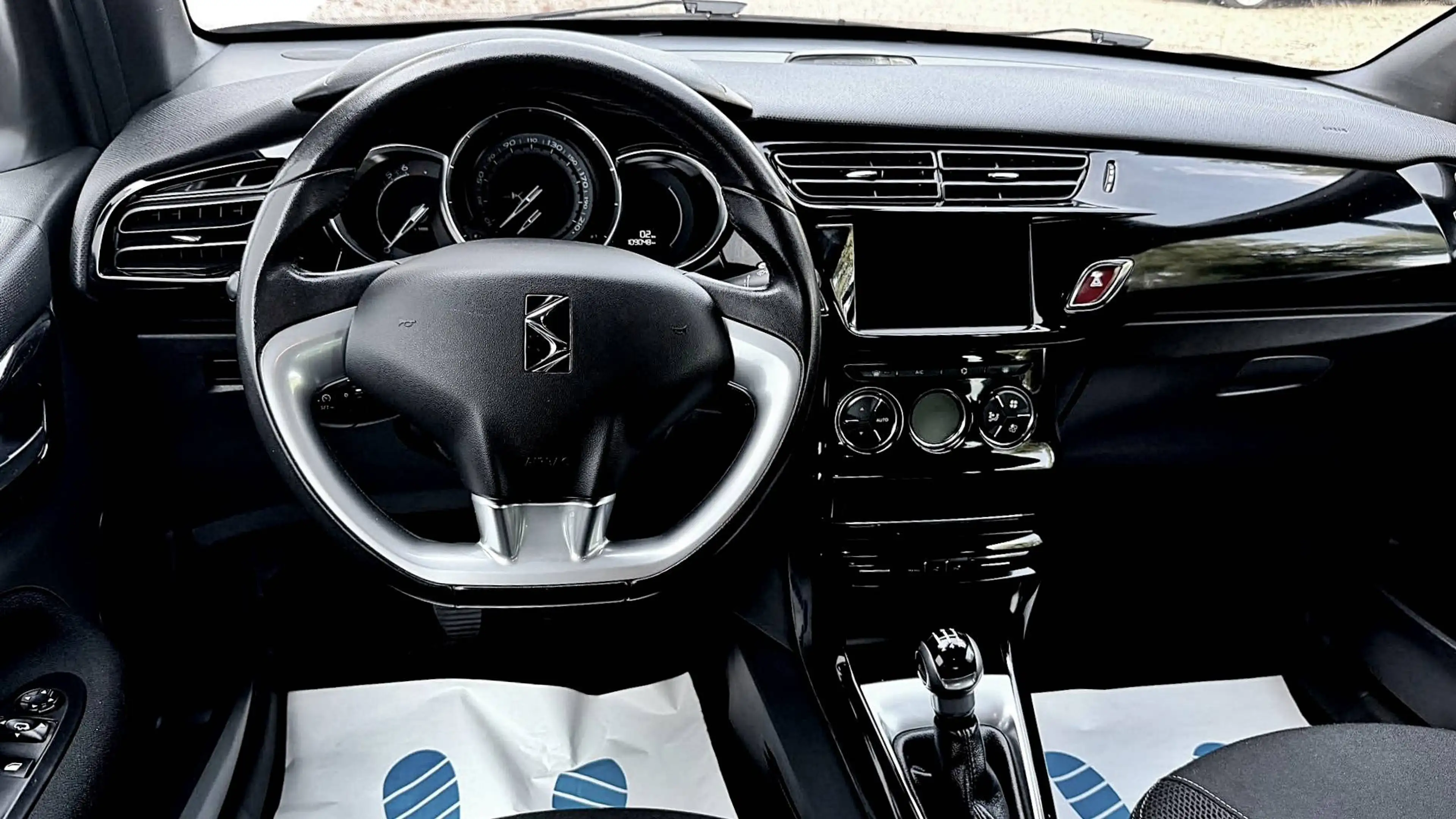 DS Automobiles DS 3 1.2 THP EURO6 SoChic -VIELE TOLLE EXTRAS + SEHR GEPFLEGTER ERSTBESITZ + ZAHNRIEMEN SCHON ERNEUERT — photo 11