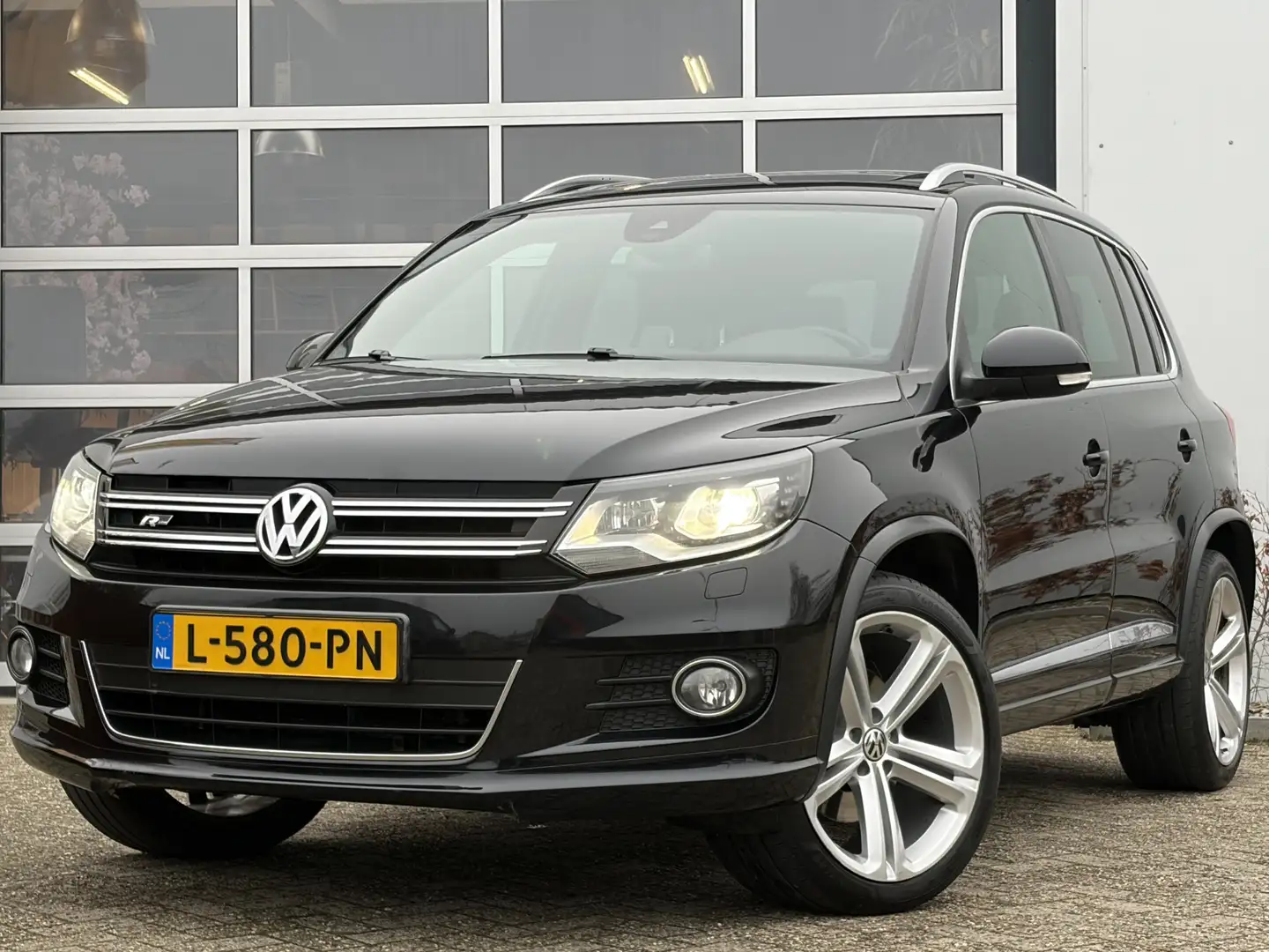 Volkswagen Tiguan 2.0 TSI Sport&Style 4motion R-line Edition 180pk | Nero - 1