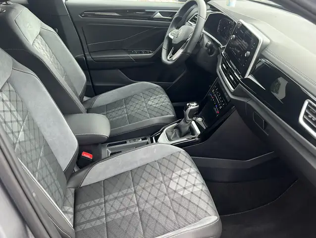 Volkswagen T-Roc view 14