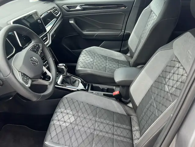 Volkswagen T-Roc view 9