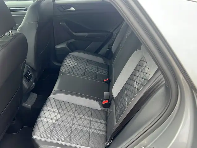 Volkswagen T-Roc view 8