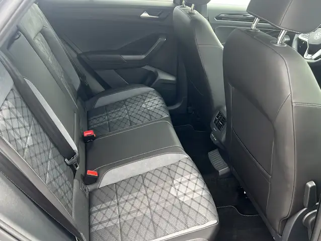 Volkswagen T-Roc view 12