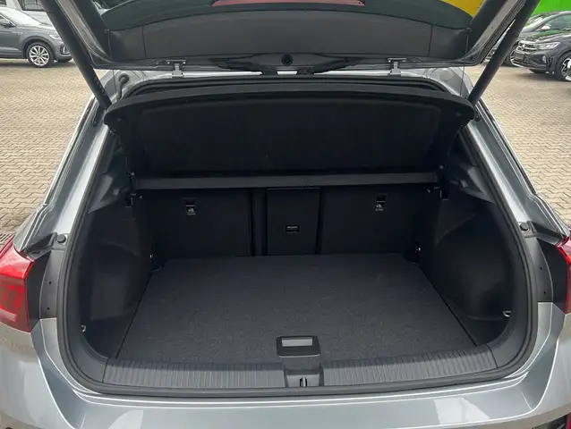 Volkswagen T-Roc view 10