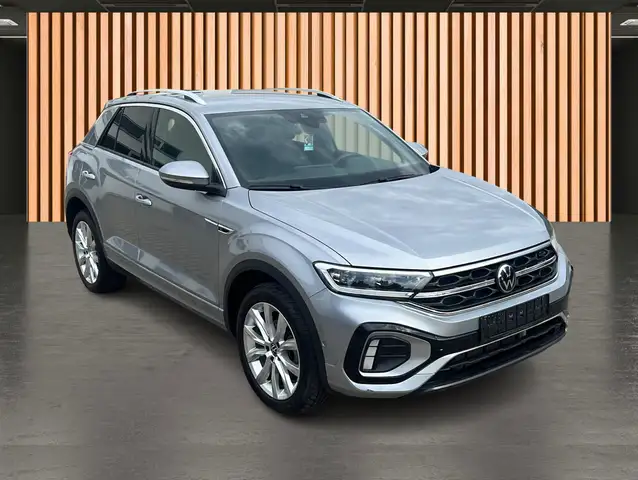 Volkswagen T-Roc view 3