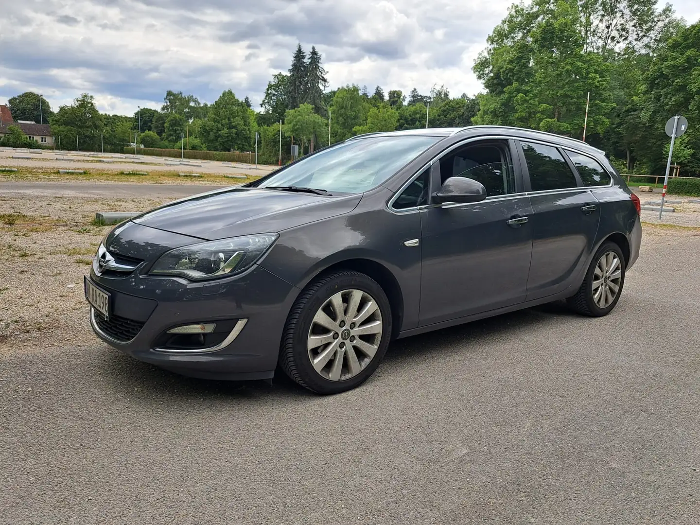Opel Astra Innovation Grau - 1