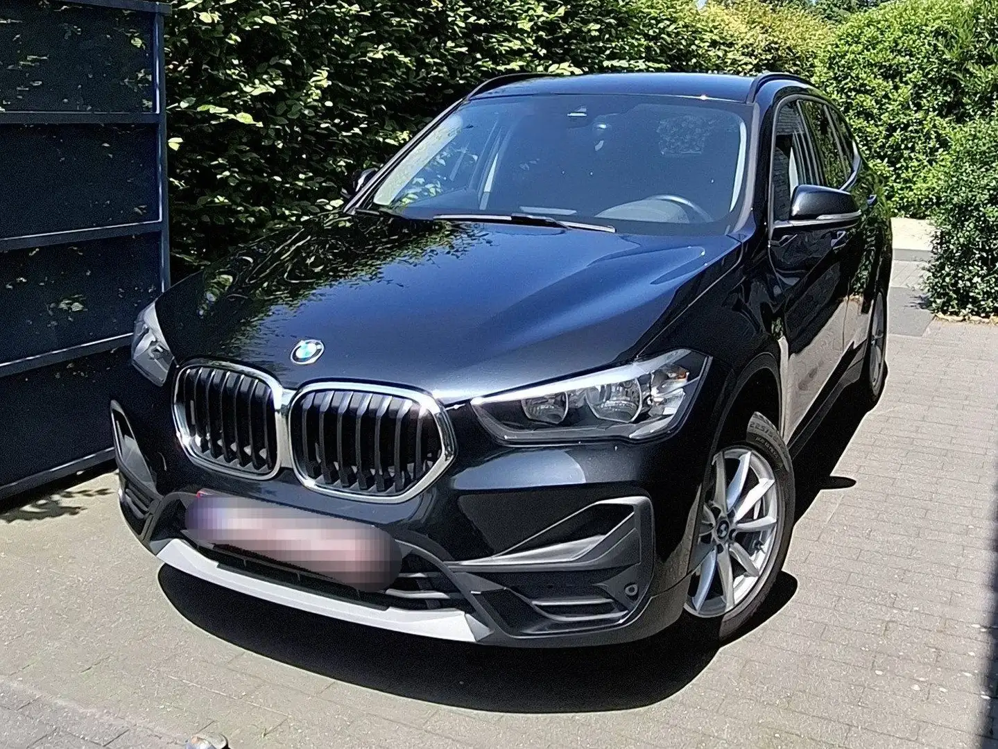 BMW X1 sDrive16d EURO 6d / FACELIFT / AUTO 7 / PROF NAVI Zwart - 1