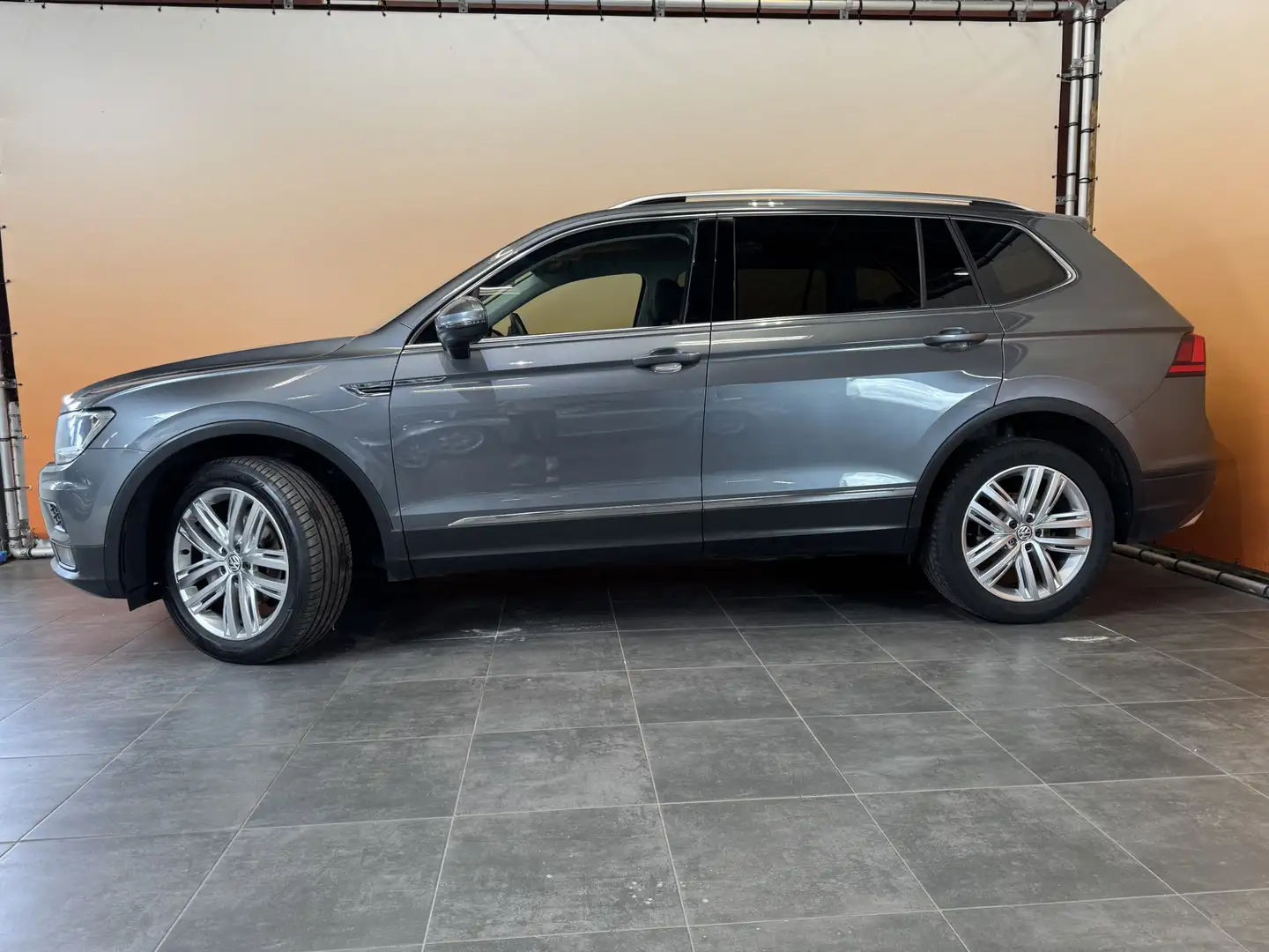 Volkswagen Tiguan Allspace 1.5 TSI Comfortline Business 7p. AUTOMAAT | NAVIGA Grijs - 2