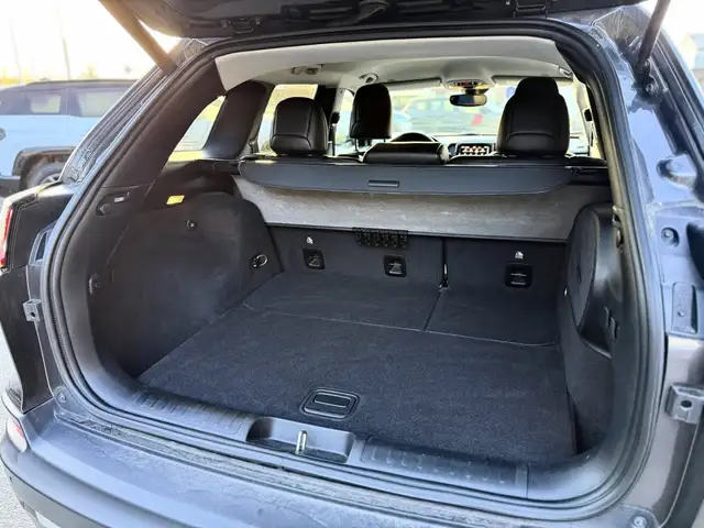 Jeep Cherokee view 8
